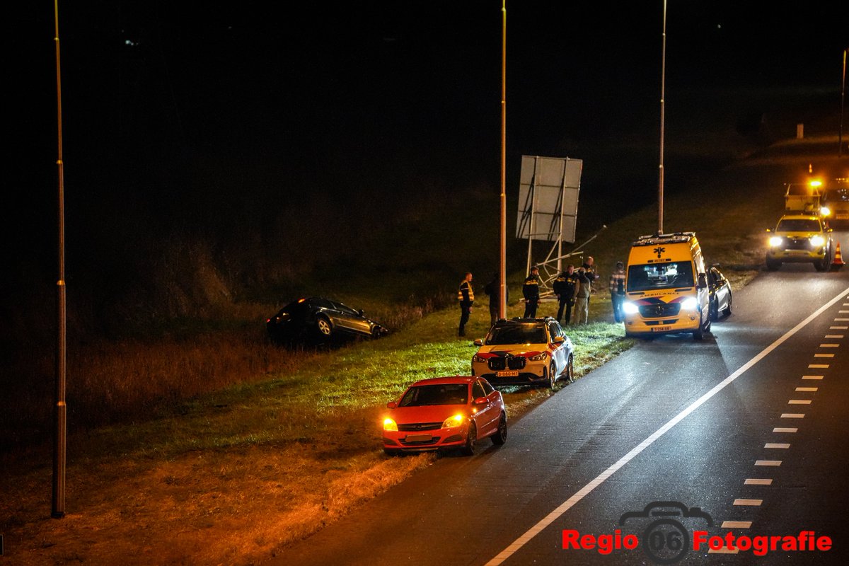 Automobilist raakt van de snelweg A50 af