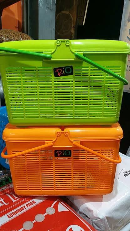 rosahrsa's tweet photo. @KAI121 halo min, mau nanya saya mau kirim kucing antar kota pakai kai logistik. untuk kandang yang diizinkan yang seperti apa ya? kemarin dapat info katanya pakai keranjang seperti ini cukup? https://t.co/Q1TGscnVxE
