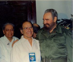 ¿Es posible <a href="/PrensaPEsquivel/">Adolfo Pérez Esquivel</a> que Perez Esquivel sea tan canalla y perverso como para abrazarse a cuanto crápula hay pero hacer silencio durante las torturas en Cuba, las del Helicoide y tanquetas pisando gente?
¿Es verdad que sale ahora a pedir a la ONU por los DDHH de Maduro?