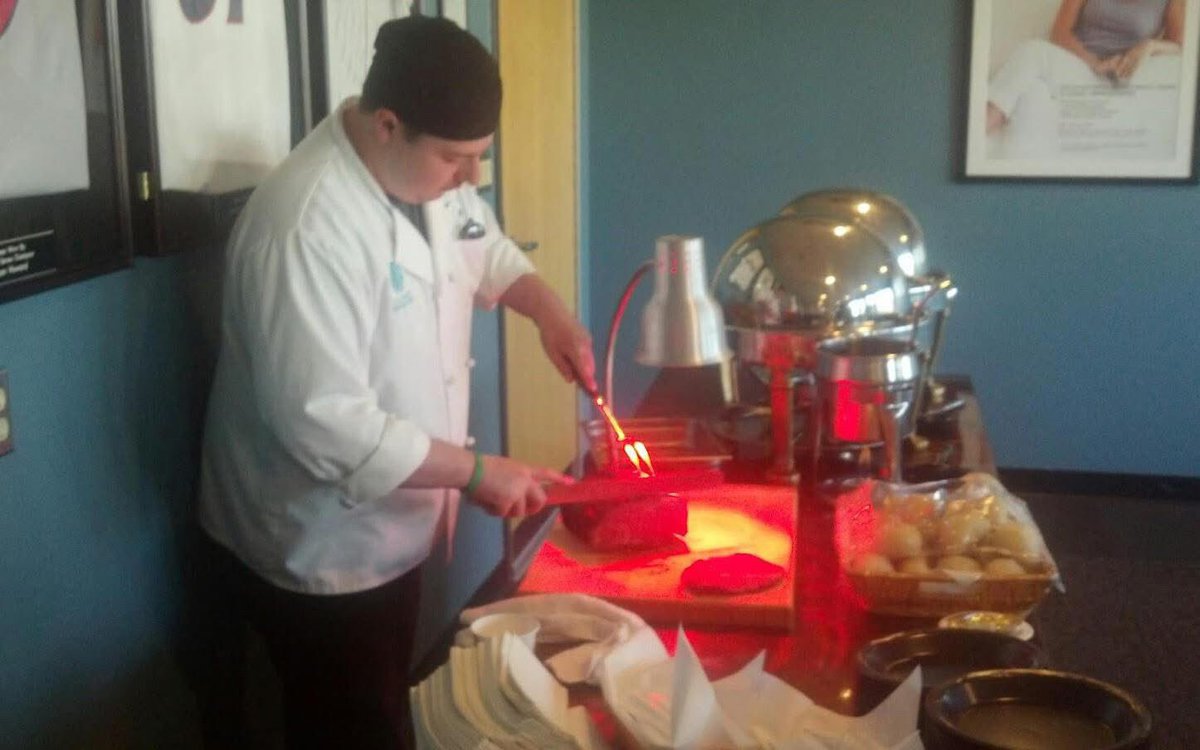 _BigSteve89's tweet image. Glory Days back when I was healthy and working… Miss these days life was simpler then @Rosenbergradio @alanhahn @AnthonyPucik @DHRonESPN Circa 2013-2015 Internship at Blue Claws and Externship with Disney #ChefLife #Culinarylife #GloryDays #DisneyProgramDays