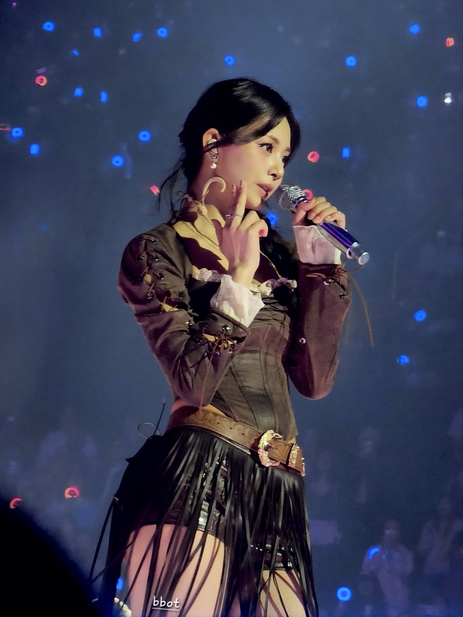 Alexenovae's tweet image. Tzuyu looks so fine in this pic.