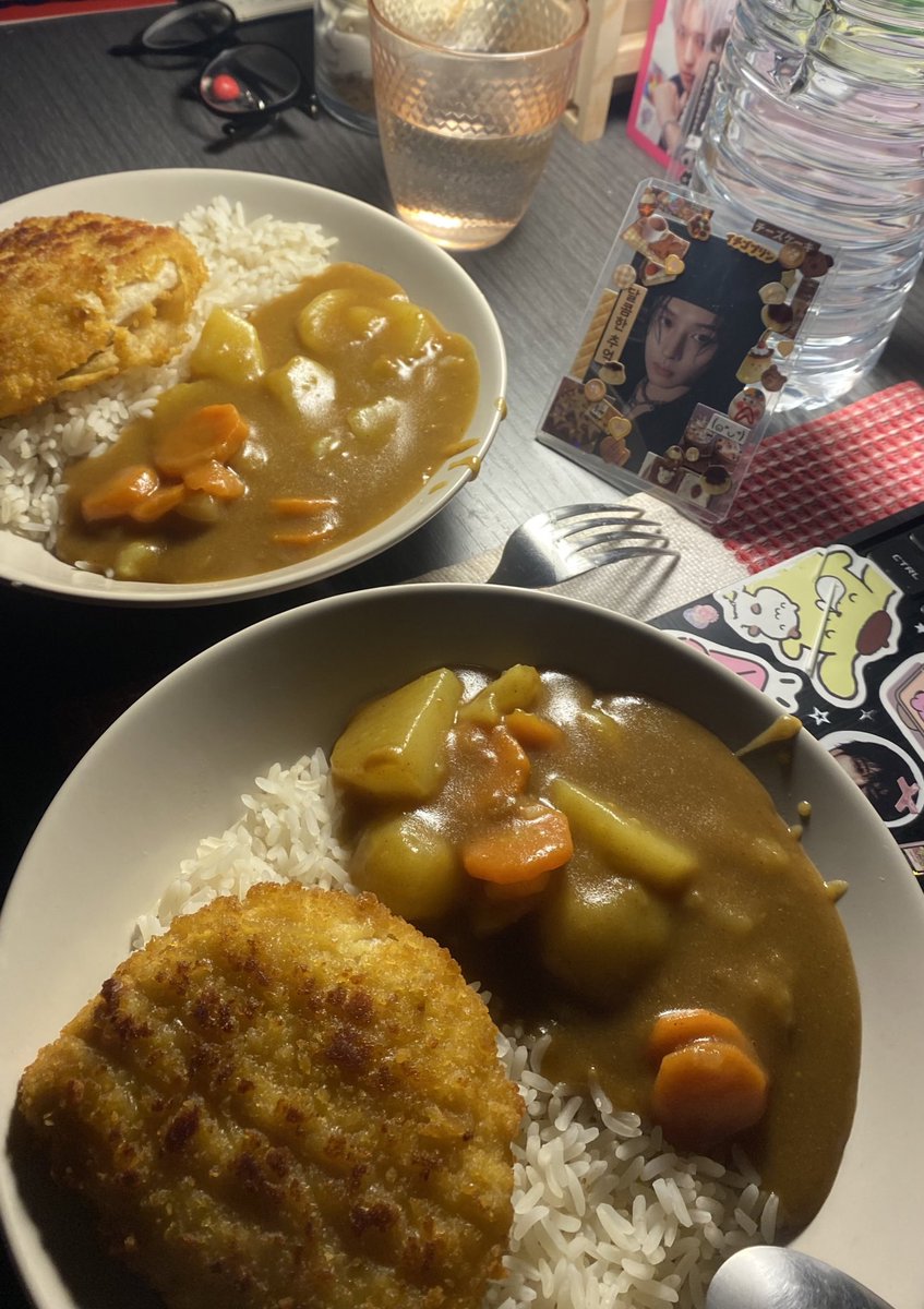 Bonsoir tout le monde 🥰 très belle soirée avec ma femme Lee know autour d’un délicieux repas cuisiné par nos soins ! Ma femme s’est absolument régalée (vous pouvez le voir à son sourire haha 🤣🤣 !) 
Je vous en cuisinerai à l’occasion, bonne soirée à tous 😘😘😃