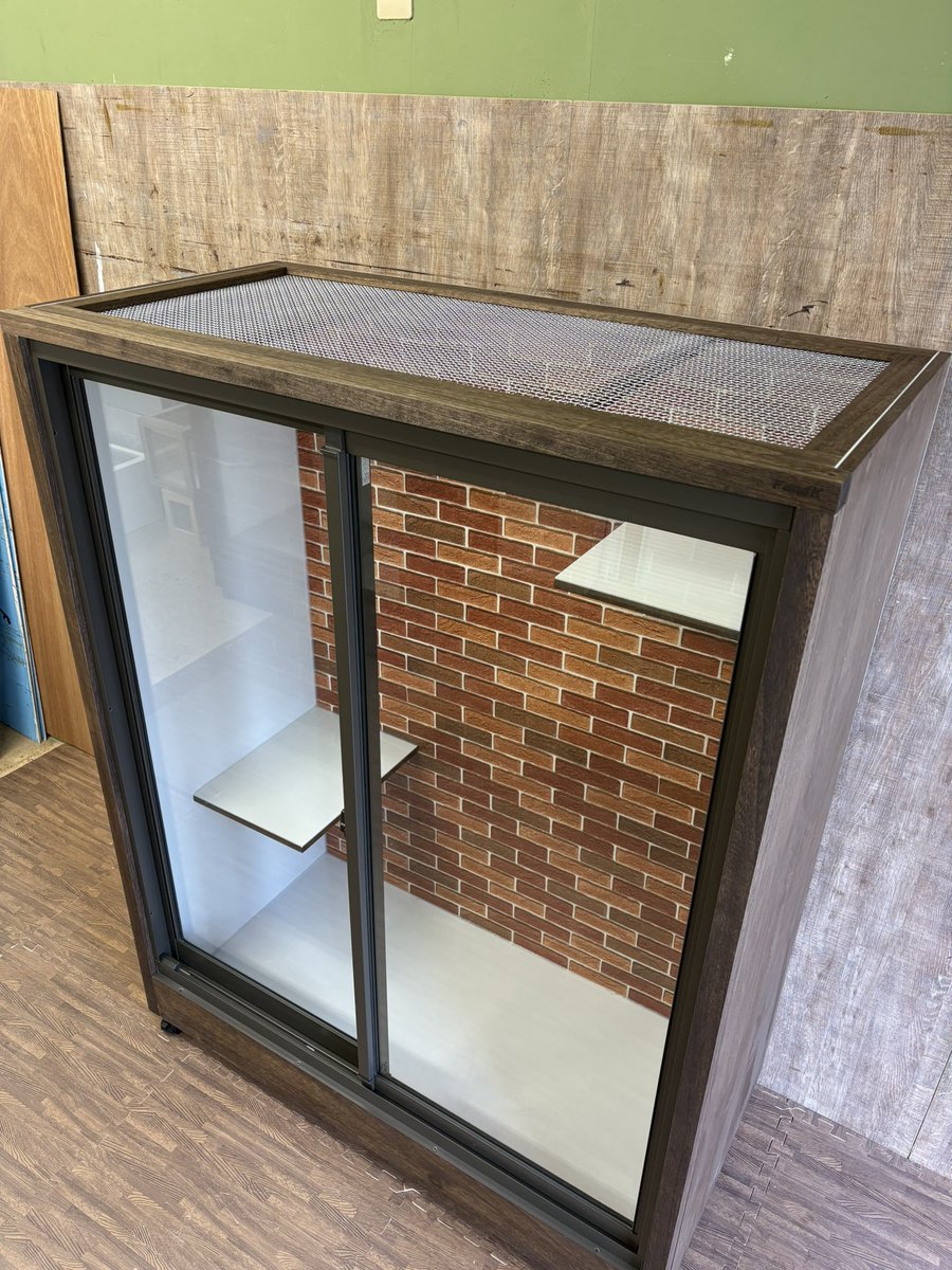 サノスＦandＫ爬虫類木製ケージ　オーダー品 FandK おはようございます😃 リピーター様からのご注文でグリーン