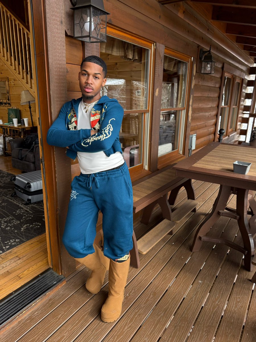 theeonlyok's tweet image. and were out 🫶🏽