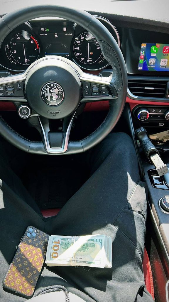 c_wave5's tweet image. Let make sure we bring idea on the table for us to move by the steps , bake the bands and provide food on table for fam 💯