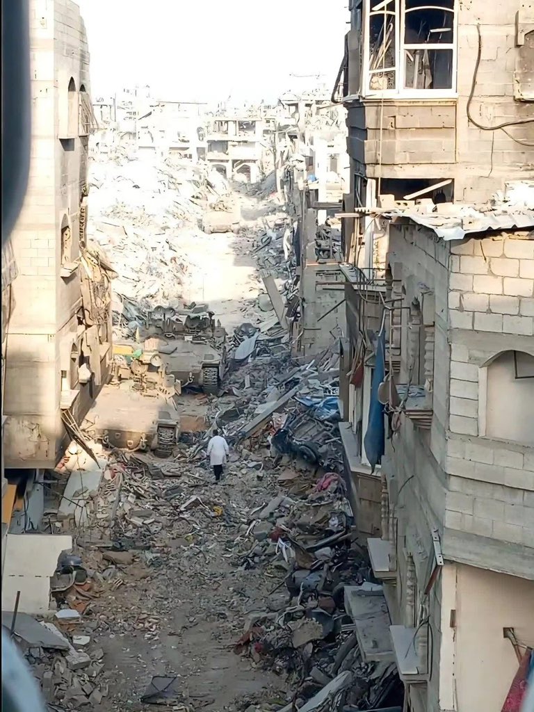 الحرية لابن غزة البار الدكتور حسام أبو صفية