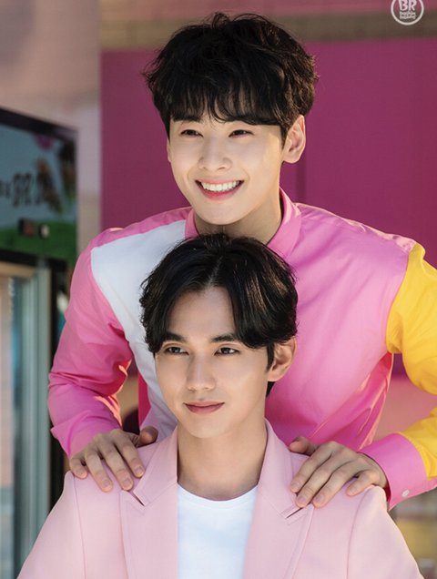 pannchoa's tweet photo. Knets re-evaluate Cha Eunwoo's looks by looking at photos of him with other celebrities
https://t.co/Z0P40Jwomc https://t.co/oIfE0mJpya