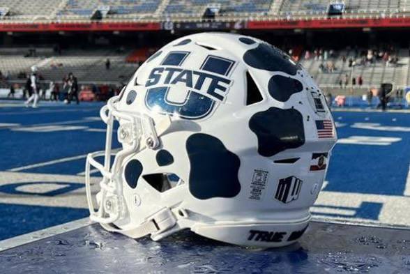 UhilaMFW4's tweet photo. Grateful for the opportunity I had to speak with @jpulou and @CoachDWilkins over the weekend! Blessed to have received an offer to play at Utah State @USUFootball! #AggiesAllTheWay
@BrandonHuffman @SlingintheP @BeehiveBuzz_ @BlairAngulo @247recruiting @adamgorney @On3 https://t.co/HGC0lTMVTX