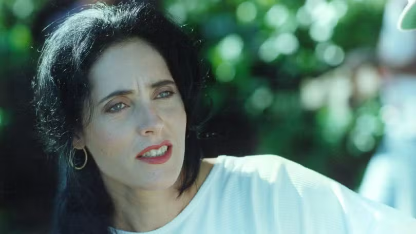 Novelas que podem substituir #RainhaDaSucata, segundo minhas apostas:

• #SenhoraDoDestino (2004)
• #PáginasDaVida (2006)
• #ViverAVida (2009)
• #AvenidaBrasil (2012) 

Ainda acho que a Globo devia arriscar com reprises que não vieram ainda como: #CaraECoroa (1995)