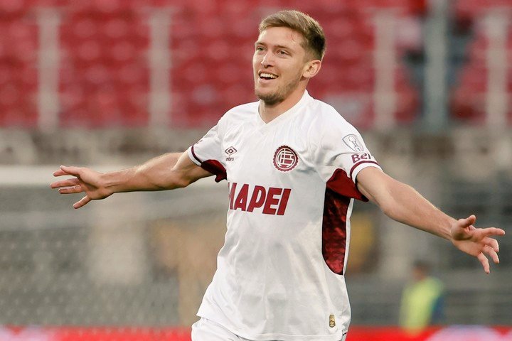 Siempre que veo a Rodrigo Castillo (26) me parece un centro delantero que podría encajar en varios equipos de Liga MX (entre ellos el América). Muy buen atacante.