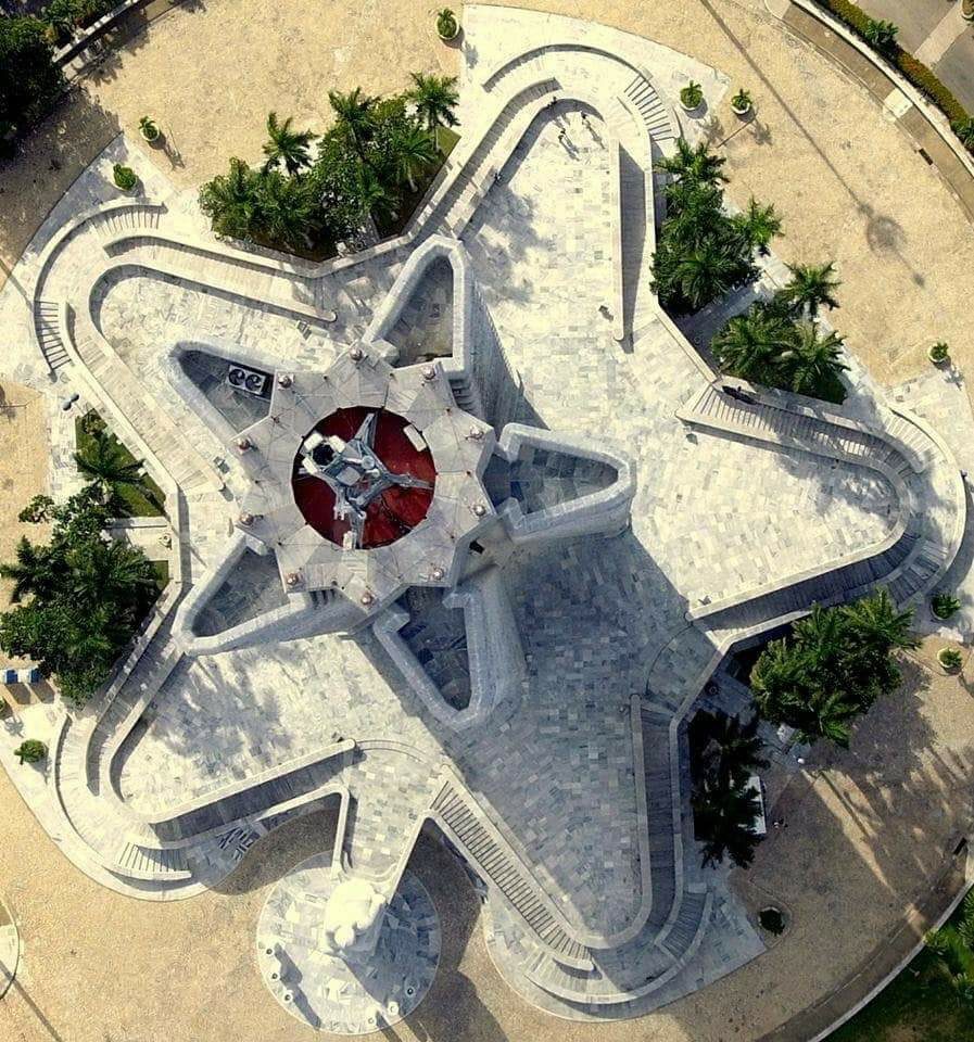 «Unidad significa compartir el combate, los riesgos, los sacrificios, los objetivos, ideas, conceptos y estrategias, a los que se llega mediante debates y análisis. Unidad significa la lucha común contra anexionistas, vendepatrias y corruptos»

#100AñosConFidel