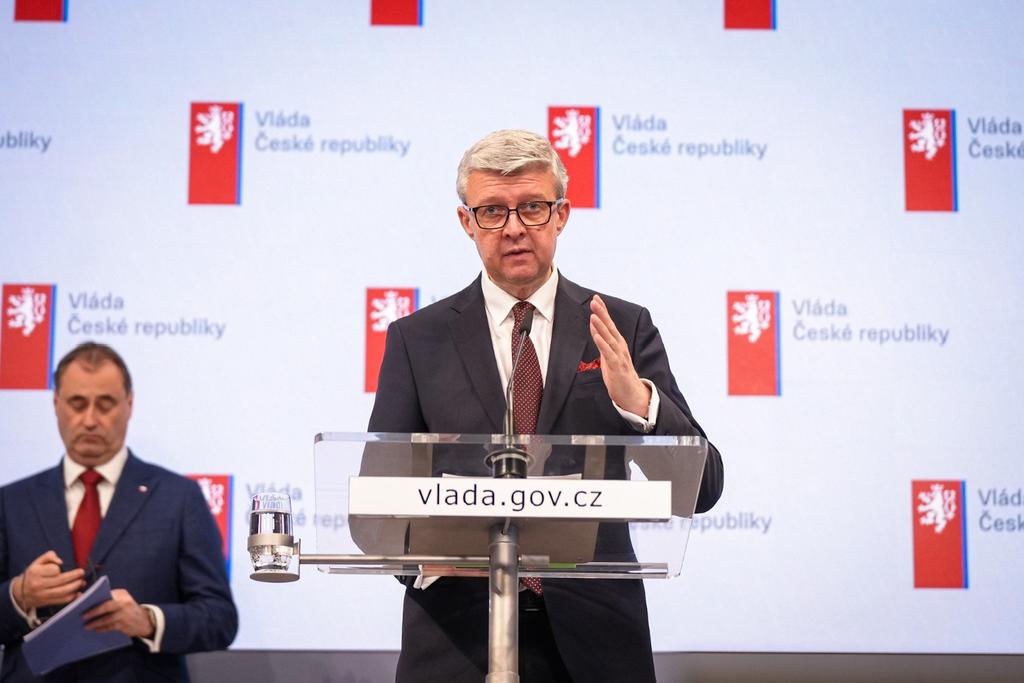 KarelHavlicek_'s tweet photo. Hrozilo zastavení dopravních staveb, nebyly kryté mandatorní sociální výdaje, byla blízko ostuda v neplnění mezinárodních smluv. Nic z toho se neděje, držíme zákonné závazky, investice, bezpečnost i  předvídatelné prostředí pro podnikatele. A šetříme na úřadech. Rozpočet 2026. https://t.co/8YlxeJyqqC
