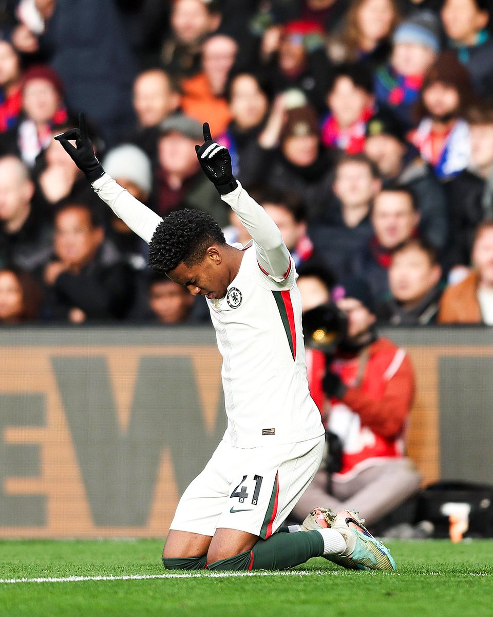 CFCWajid's tweet image. My StarBoy is learning from the talented group we've got over here. 👊🔵