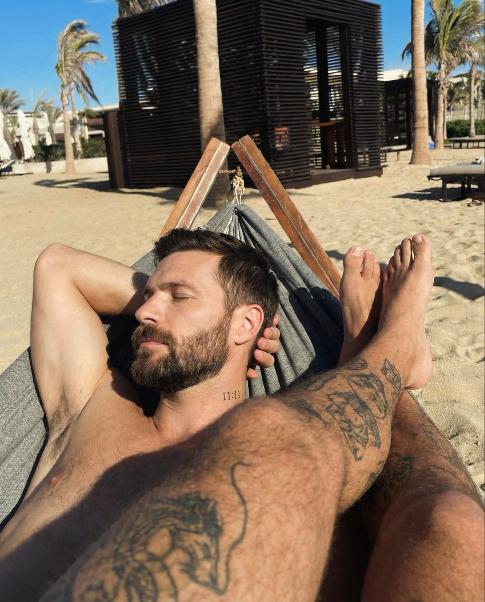 MorelLucal's tweet image. Umder the trees 🌴