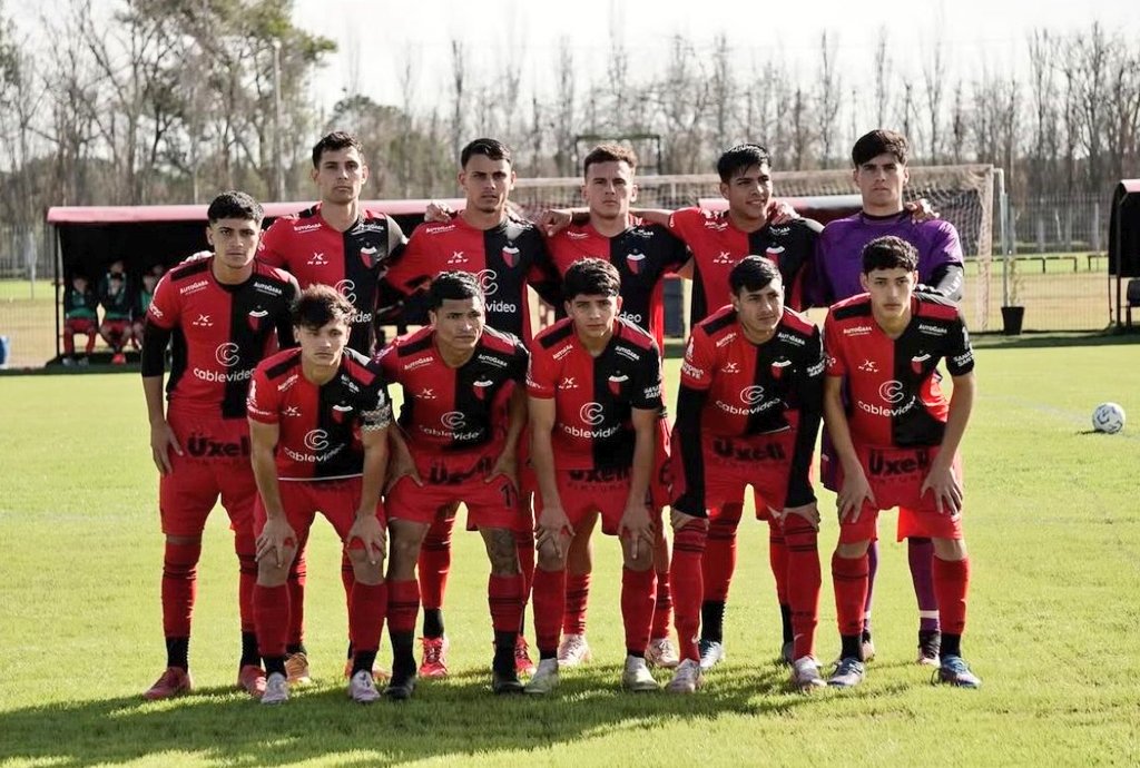 🔴⚫️#Colón || RESERVA

▫️El conjunto de Alejandro Russo debutará el próximo martes 3/2 a las 17hs como local frente a Estudiantes LP

▫️Será la primera de las 18 fechas de la Zona B del Apertura del #TorneoProyección 🏆 2026

<a href="/lt9lider/">LT9 - La Nueva Nueve 🎙️</a> #Deporte9