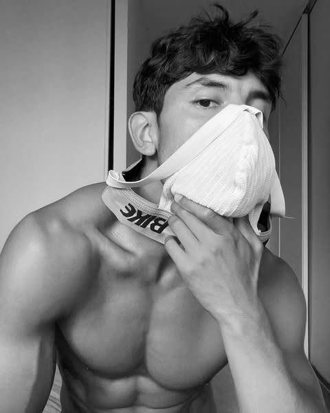 Young sniffers learn fast to daddy scent.