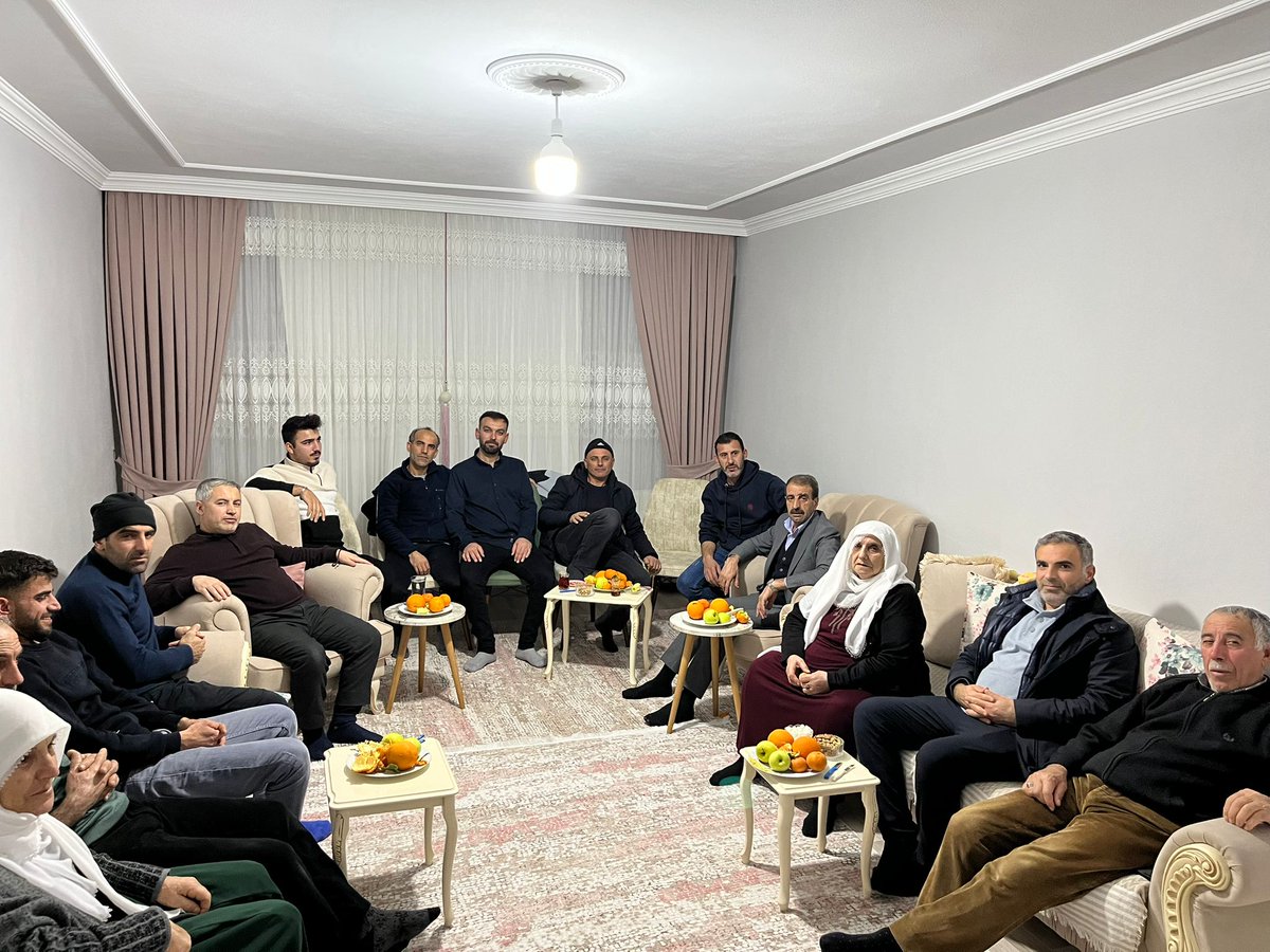 KazUslu20780's tweet photo. #aileziyareti#sohbet#iştişare https://t.co/O5tNL08XSr
