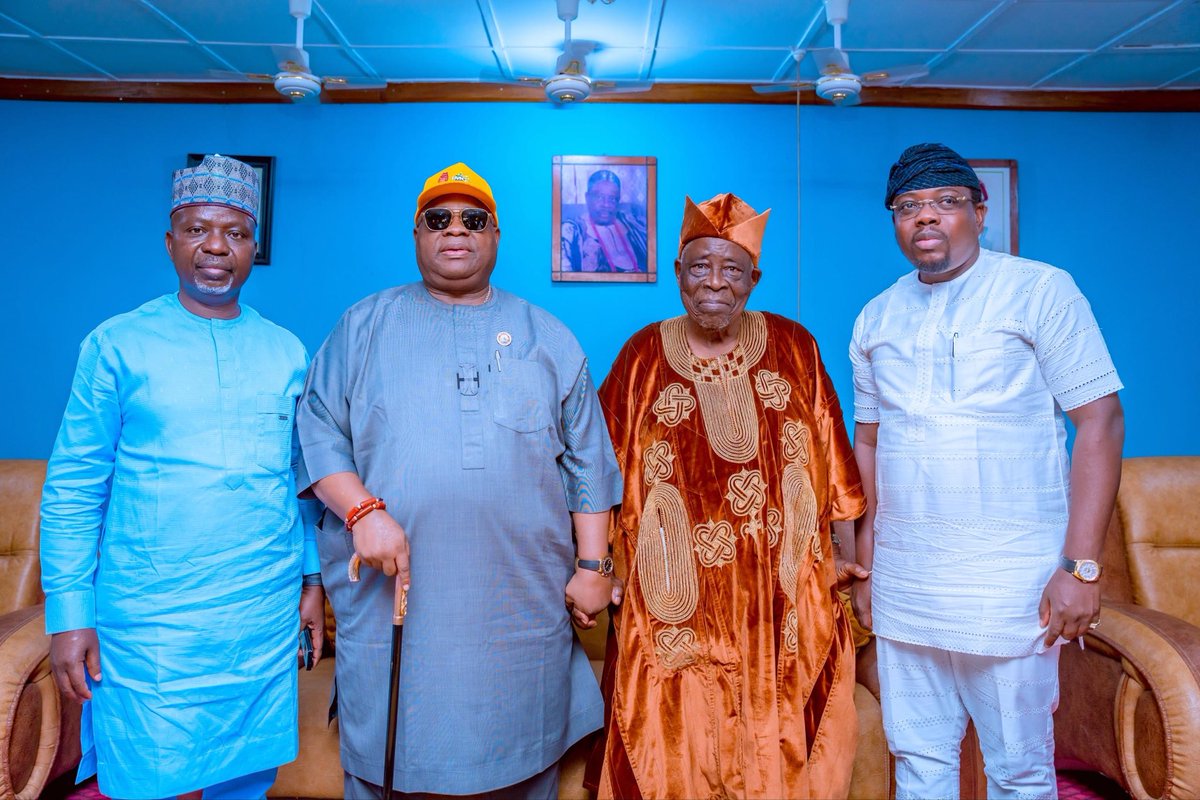Picture News:

Governor Ademola Adeleke on a congratulatory visit to the Ogiyan of Ejigbo, His Royal Majesty Oba Omowonuola Oyeyode Oyeyosin II on his 90th birthday, received second term blessings from the reverred  monarch.