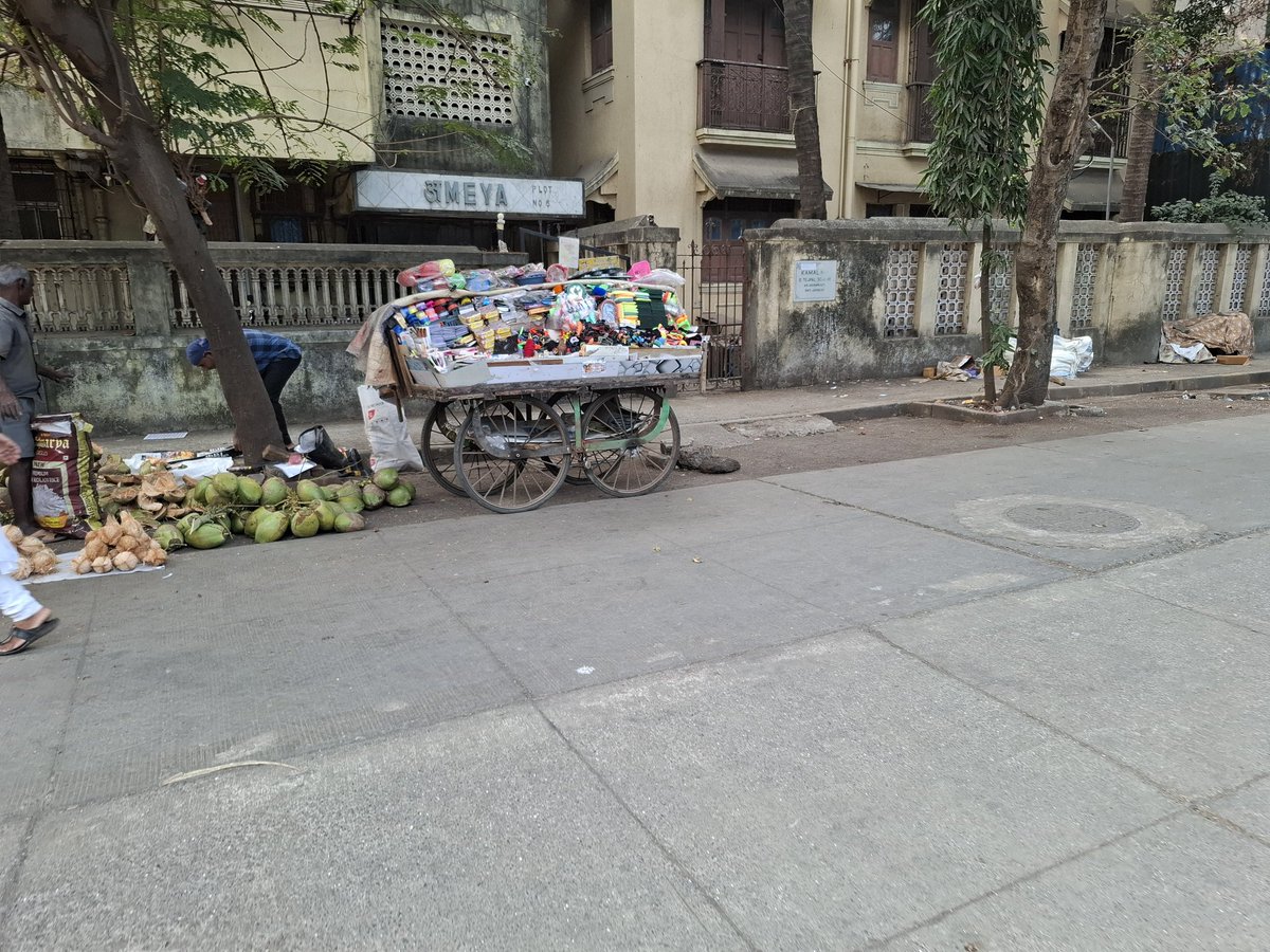 jaygala22's tweet photo. Illegal Encroachment of Hawker from so long at Tejpal Scheme Road No 5, Vile Parle East...
Online Complaint Lodged... 
Request to take Action Immediately...

@mybmc @mybmcWardKE 
@parag_alavani @AbhijitSamant9 @aajtak @ZeeNews @indiatvnews @ndtv @SudarshanNewsTV https://t.co/D3B1bYuAER