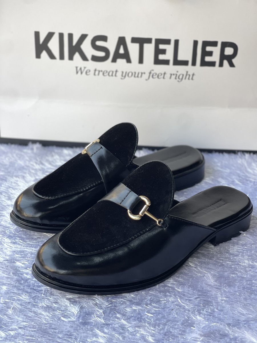 Funbss's tweet image. Premuim handcrafted mules for a premuim man 🤴Not your regular mules! 

Price: 50,000 naira.
Can be crated in your preferred color.

Please repost 🙏