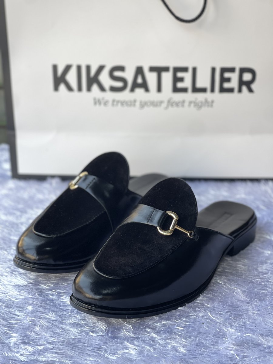 Funbss's tweet image. Premuim handcrafted mules for a premuim man 🤴Not your regular mules! 

Price: 50,000 naira.
Can be crated in your preferred color.

Please repost 🙏