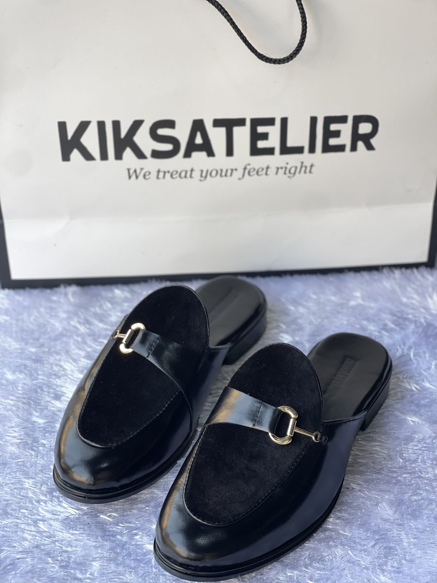 Funbss's tweet image. Premuim handcrafted mules for a premuim man 🤴Not your regular mules! 

Price: 50,000 naira.
Can be crated in your preferred color.

Please repost 🙏