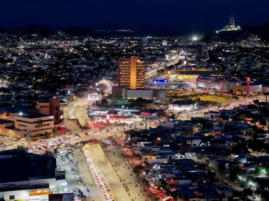 Nuevo paso a desnivel traza el futuro de Hermosillo: Toño Astiazarán el4topoder.mx/nuevo-paso-a-d… <a href="/tonoastiazaran/">Antonio Astiazarán</a> <a href="/chito_diaz/">Chito Diaz</a> <a href="/BlancaColosio/">Blanca Colosio</a> <a href="/ArgylleVega/">Argylle Vega</a> <a href="/duranpuente/">DANIEL DURAN PUENTE</a> <a href="/MadeBonnafoux/">Madeleine Bonnafoux</a> <a href="/zairafernandezm/">Zaira Fernandez</a> <a href="/UCristopulos/">Ulises Cristopulos</a> <a href="/PalafoxDavid/">David Palafox</a> <a href="/HermosilloGob/">Gobierno de Hermosillo</a> <a href="/feduardoalvarez/">Eduardo Alvarez</a> <a href="/andradeivone/">Ivone Andrade</a>