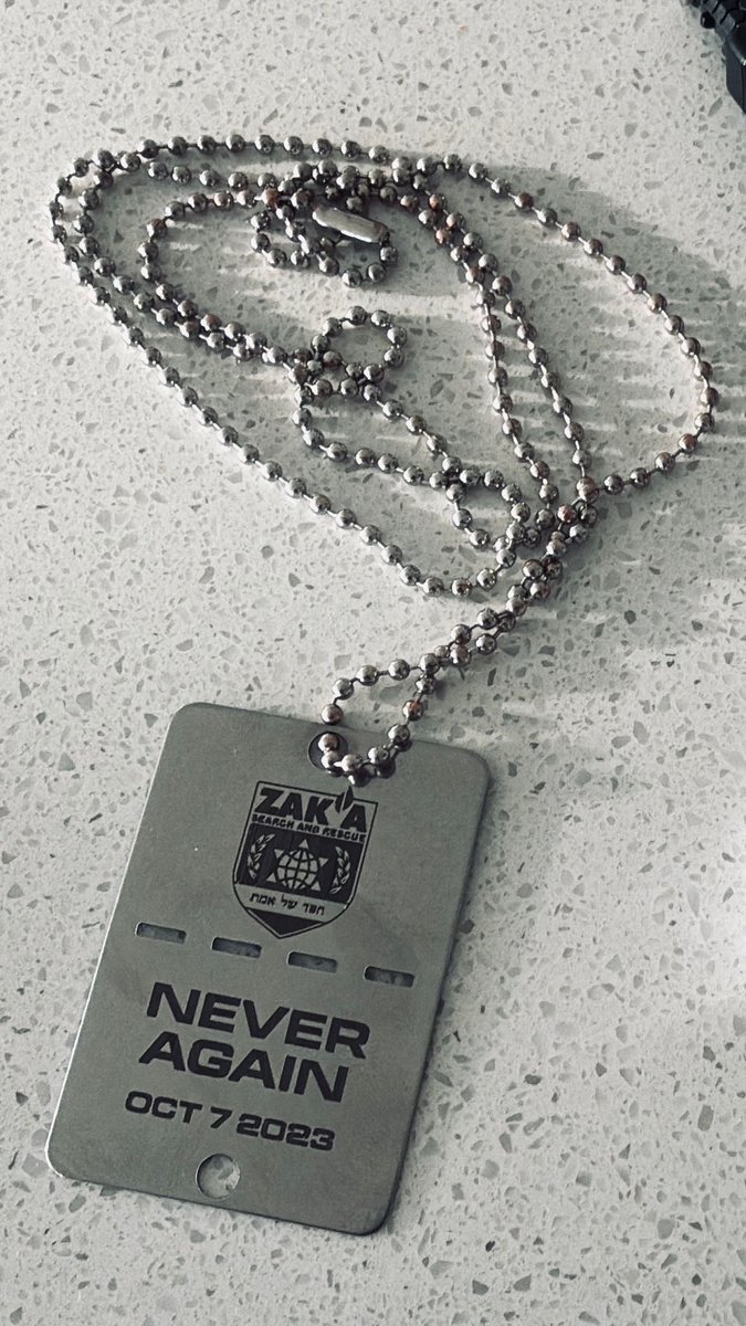 shuvmajumdar's tweet image. 842 days. 

A woman who worked to recover bodies from an organization called Zak’a gave this to me in Ottawa when visiting with Canadian hostage families. I have worn it privately every day since. 

The return of Ran Gvili, whose heroic fight on October 7 embodies the story of…