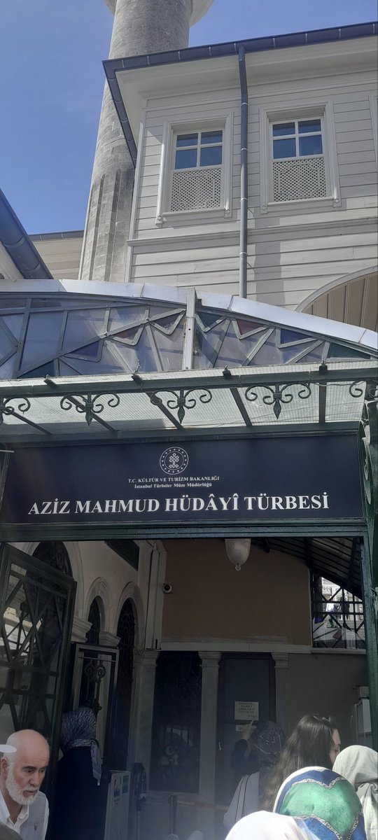 "Allah’a dayan, sa’ye sarıl, hikmete ram ol; Yol varsa budur,bilmiyorum başka çıkar yol."