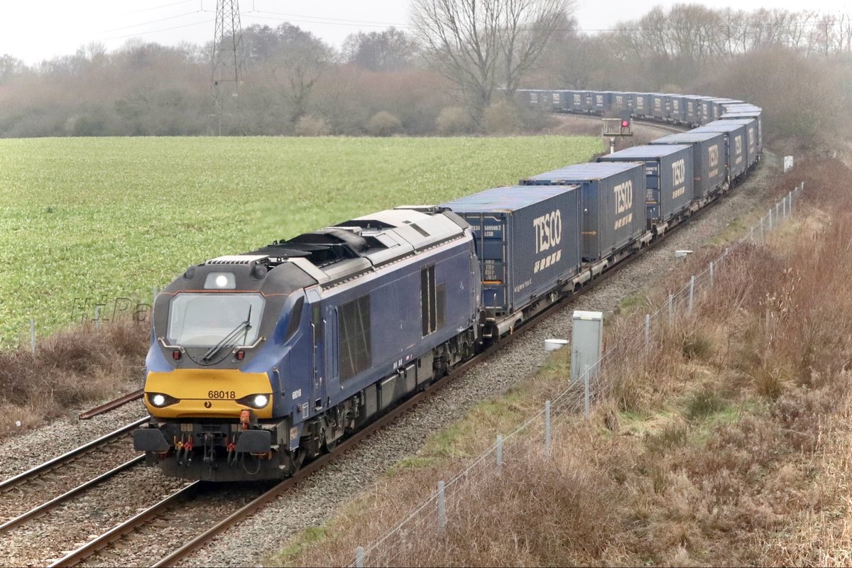 HiPa125's tweet photo. Direct Rail Services, unbranded &amp; denamed, #Class68 68018 (previously ‘Vigilant’) hauling #TescoExpress, 4E49 1137 Daventry International Rail Freight Terminal > Doncaster Inland Port, through Stenson #CastleDoningtonLine https://t.co/Cw8LIHclQD