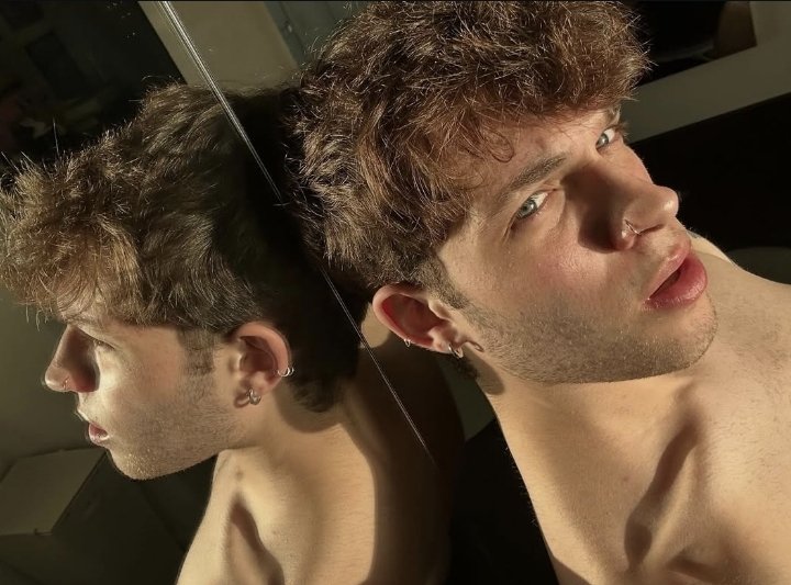 sturnnsfww_'s tweet photo. Was sat by the mirror and got horny, so I had to stand up and jerk off 😩😩 https://t.co/VTAvIFNQWv