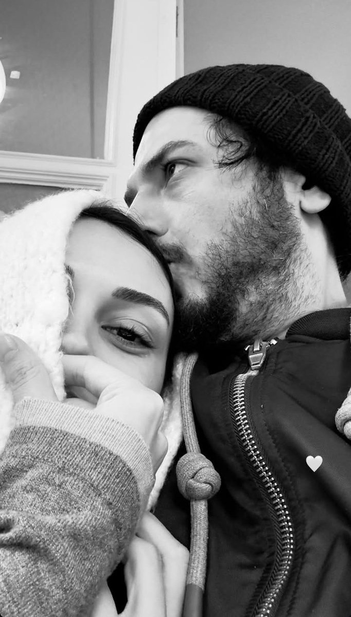 Bu kadar güzel bi fotik gelmesine mi mutlu oluyum bu kadar beklemeye değemesine mi göbek atıyım💃🏻 o kadar güzelsiniz ki farbelimm hep böyle birlikte ve mutlu olun 🥹🤍🫰🏻

#FarBel