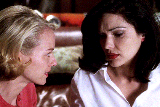 cinesafico's tweet photo. Lista para quem cansou de procurar e não achar nada que preste:

Para chorar: The Children's Hour
Para sorrir: But I'm a Cheerleader
Para fritar o cérebro: Mulholland Drive
Para ver a fotografia: Ammonite

Todos disponíveis no nosso catálogo. Salve para não perder! 📌 https://t.co/AQQskQRwMJ
