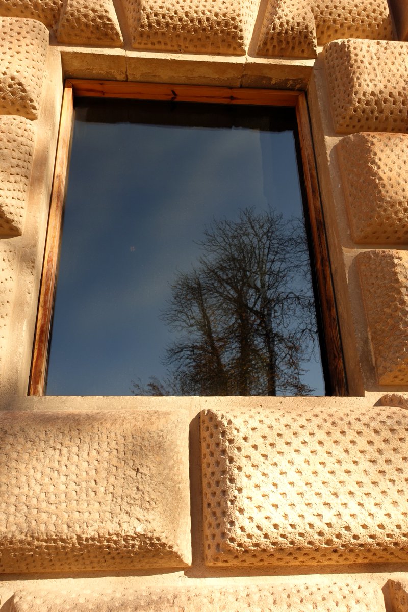 KatySnchez's tweet image. Ventana. Reflejos en el Palacio de Carlos V en la Alhambra de Granada #reflejos #Alhambra #palacio #hacerfotos