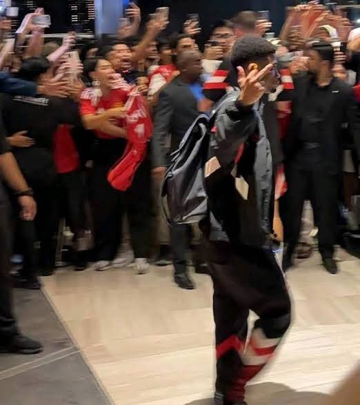 IconicDuloh's tweet image. Amad Diallo:

- 11 PL goals since joining United in 2020
- faked his age to leave Africa.
- Using skin bleaching cream.
- Shifted to LB because he’s ass.
- Middle finger to United fan after stinker
- Pushing 25 but never played in the UCL.

So arrogant yet so mid at his job