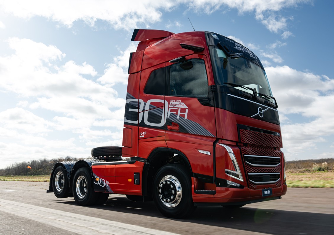 Volvo FH 540: El camión más vendido, otra vez, en Brasil. <a href="/PabloSchillaci/">Pablo Schillaci</a> nos cuenta detalles en una nota especial para #gigantesdelcamino. visionauto.com.ar/volvo-fh-540-e…