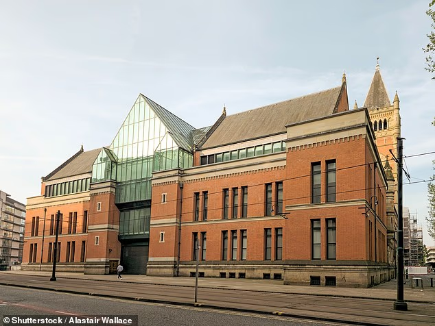 🚨ROCHDALE GROOMING GANG TRIAL COLLAPSES AFTER JURORS SET UP WHATSAPP GROUP TO DISCUSS CASE

It is basic knowledge for any jury not to do things like this

Clearly this was done on purpose to collapse the trial

The cover up continues