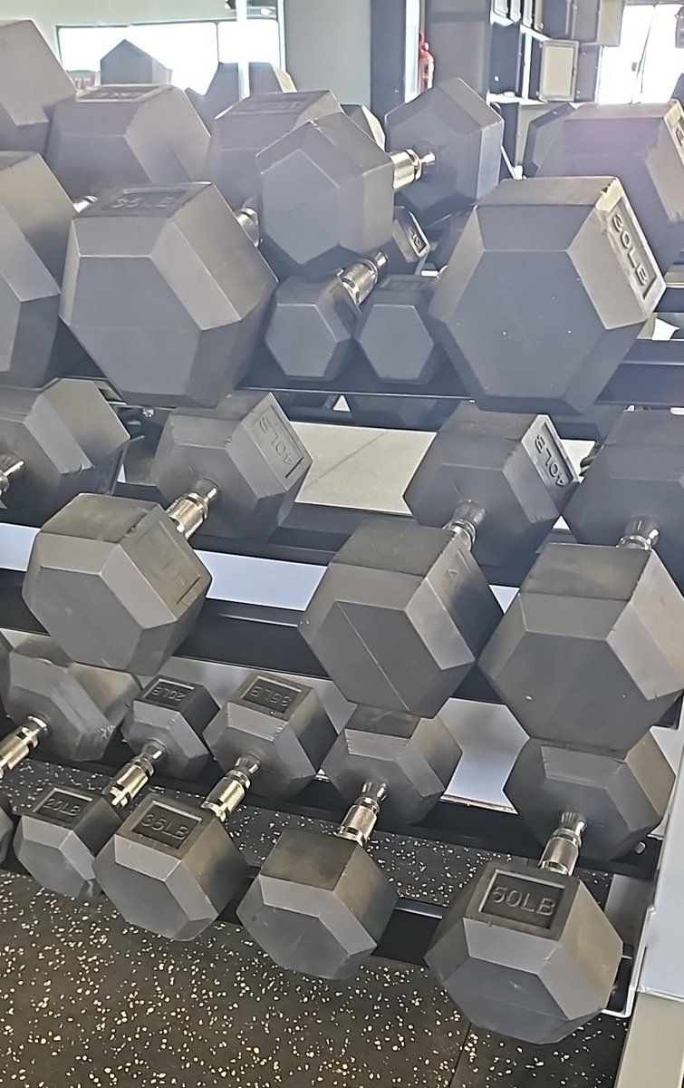 Esa amsiedad de que las pesas del gym no estén ordenadas por peso 😵😵😵
Buenos dias muñequitos!
Espero que tengan excelente semana!