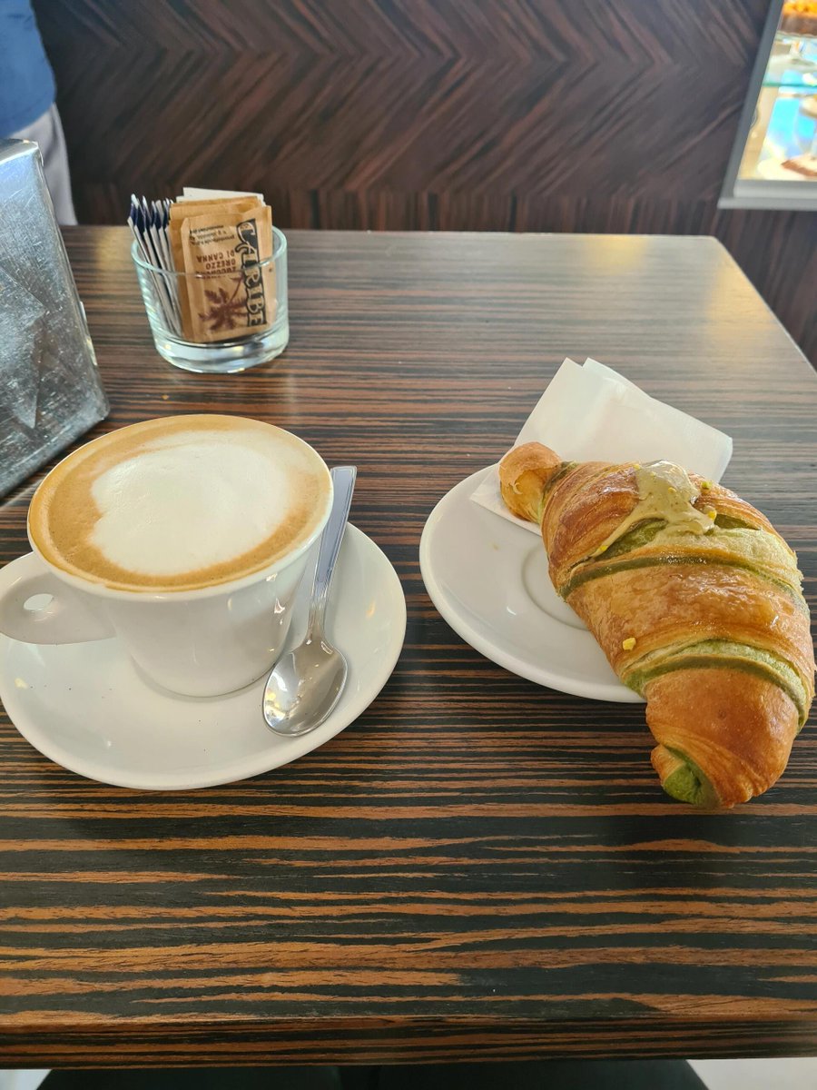 BeardStepop's tweet image. It's common to have a cappuccino and a custard roll in the morning.