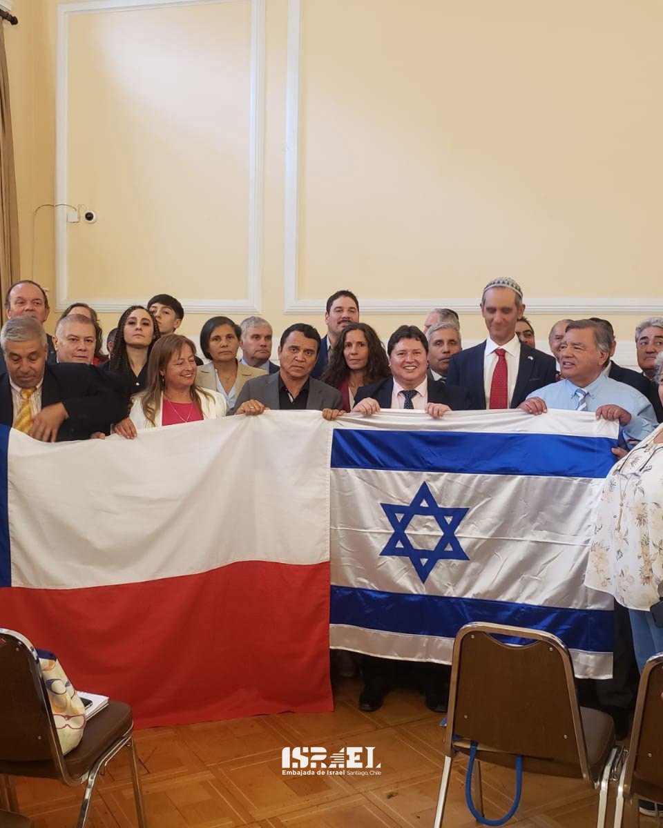 🤝 Seguimos impulsando espacios de encuentro, diálogo y colaboración.

Nuestro Primer Secretario de la Embajada de Israel en Chile, Amir Rockman, participó en el seminario “Biblia y Desarrollo”, realizado en el Ex Congreso Nacional en Santiago.

La instancia reunió a activistas
