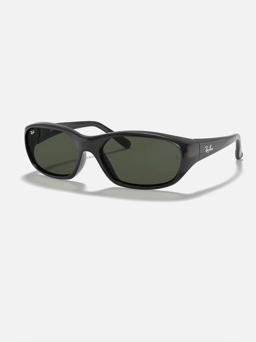 outonthetiles11's tweet photo. 有識者にお助け願いたいのですが、JENNIEが着用しているこのサングラスは、Ray-BanのDaddy-O Polished Blackで間違いないのでしょうか？正確なモデルがわかる方いらっしゃいましたらご教示いただけますと幸いです。
#BLACKPINK #JENNIE https://t.co/K38W45Ctea