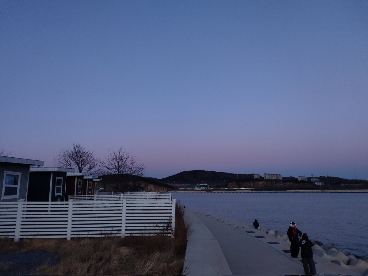 NewbeeVocal's tweet photo. 一年，看了好多风景。 https://t.co/pryRbZKI83