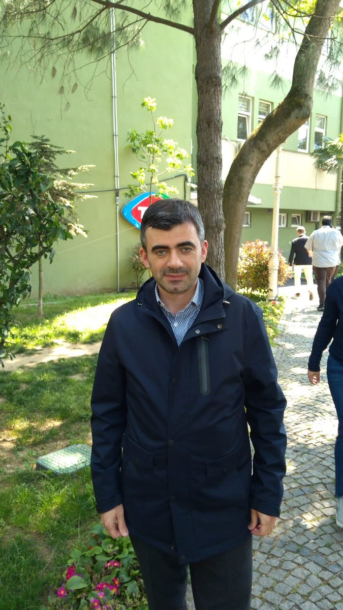 TRT World'de bugüne kadar gayretle yürüttüğün vazifenin ardından TRT İstanbul Bölge Müdür Yardımcısı olarak üstlendiğin yeni görevini sorumluluk duygusu ve özveriyle ifa edeceğine inancımız tamdır kardeşim. Allah utandırmasın... <a href="/aydinsinasi/">Şinasi Aydın</a>