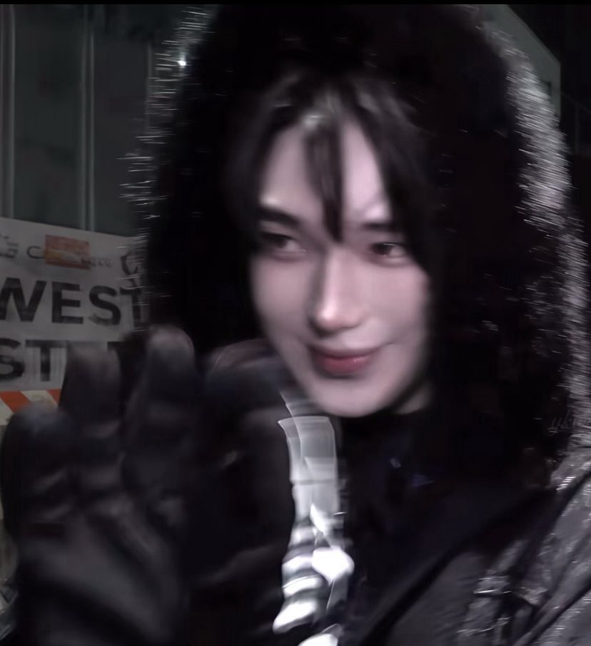 sunootie's tweet image. most severe case of porcelain doll face ive ever seen