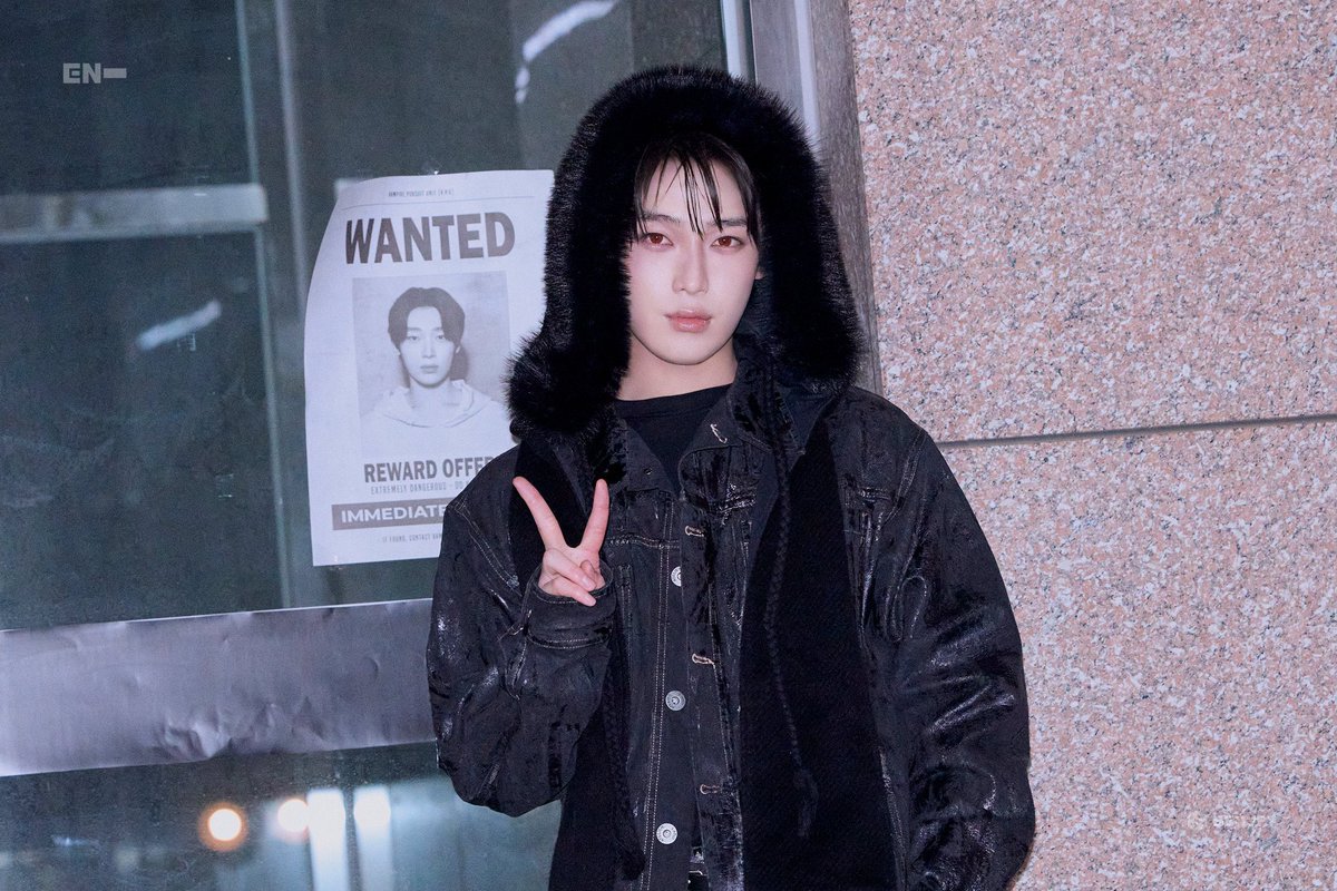 sunootie's tweet image. most severe case of porcelain doll face ive ever seen