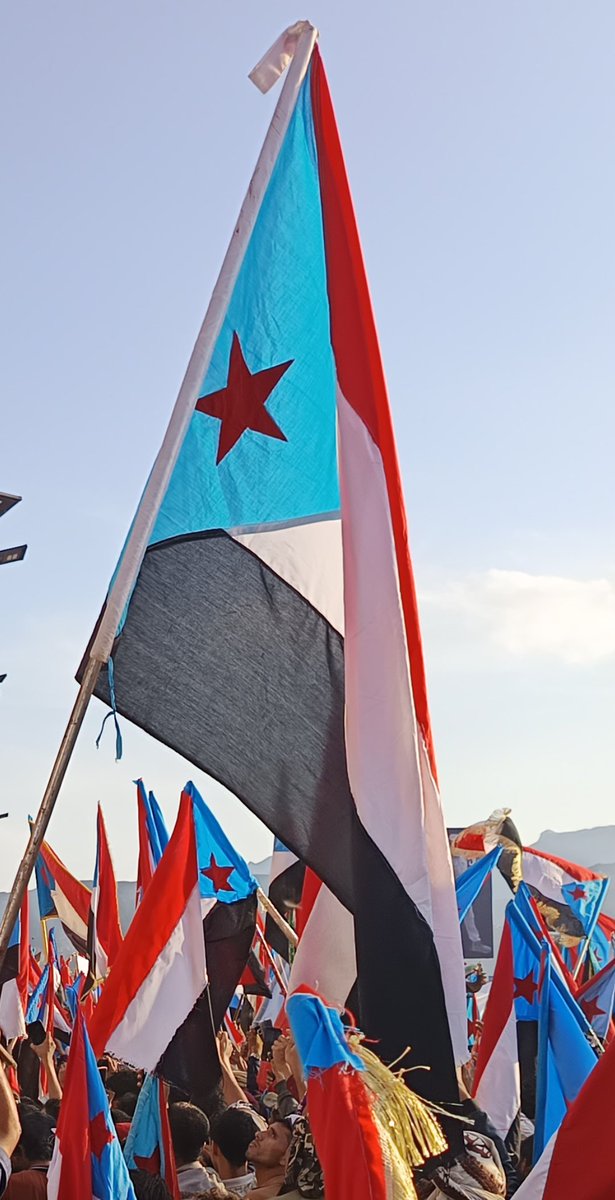 ALPAHR2012's tweet photo. ساتبقى رقم أنف المعتدي.  
 سا تبقى رايتي طول الزمن
وسا اقبل من العالم التحدي.
  ولن اركع مهما كانت المحن
أنا الجنوبي و ارضي  بيدي.
 سا احفر قبور للعدو  والفتن
Alpahr https://t.co/K8MVAgoHBQ