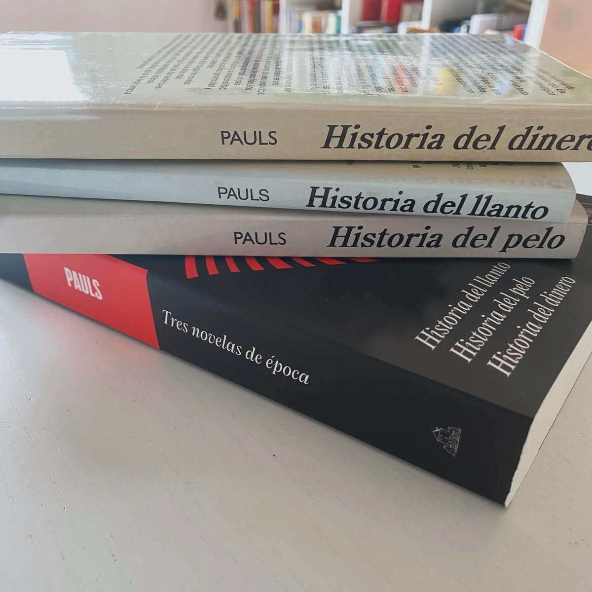 Patricio_Pron's tweet photo. Uno de los ‘veintiún libros esenciales del siglo XXI argentino’ es —en realidad— tres libros, todos magníficos. Esta semana escribo en La Agenda sobre las ‘tres novelas de época’ de Alan Pauls: https://t.co/KcVQdVIc6Z. #21x21 https://t.co/CPcLYhSJgQ