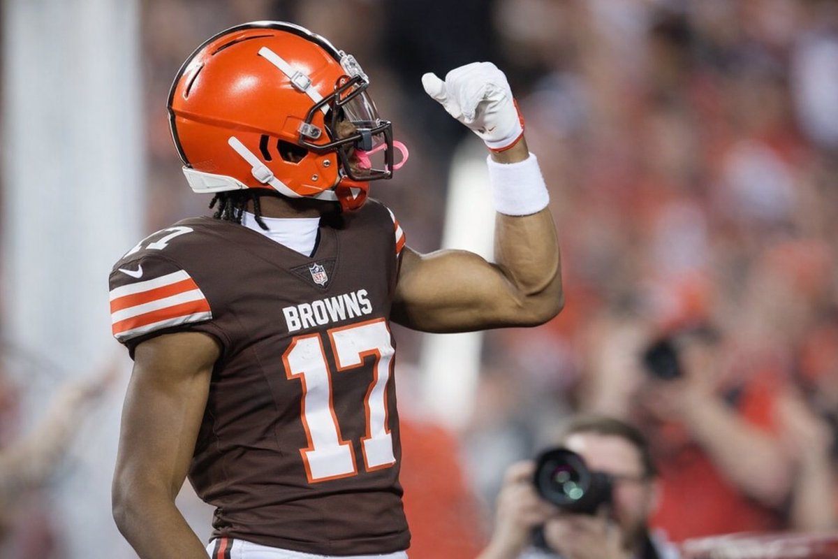 big_mike9169's tweet image. Bright, young Head Coach Nate Scheelhaase

Pro Bowl QB Shedeur Sanders 

OROTY potential Carnell Tate 

Revamped o-line with rookie T Kadyn Proctor 

Yeah the Browns are winning the AFC North next year. Place your bets now. #DawgPound