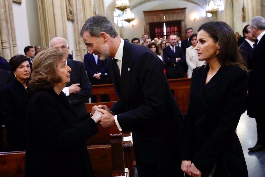 Josemn1_'s tweet image. 🔴 | Los Reyes asistirán el jueves a la misa funeral en Huelva por las víctimas del accidente ferroviario de Adamuz, en el que murieron 45 personas, 27 de ellas onubenses, para acompañar a las familias afectadas. El acto religioso será a las 18.00 del jueves 29, en el Pabellón de…