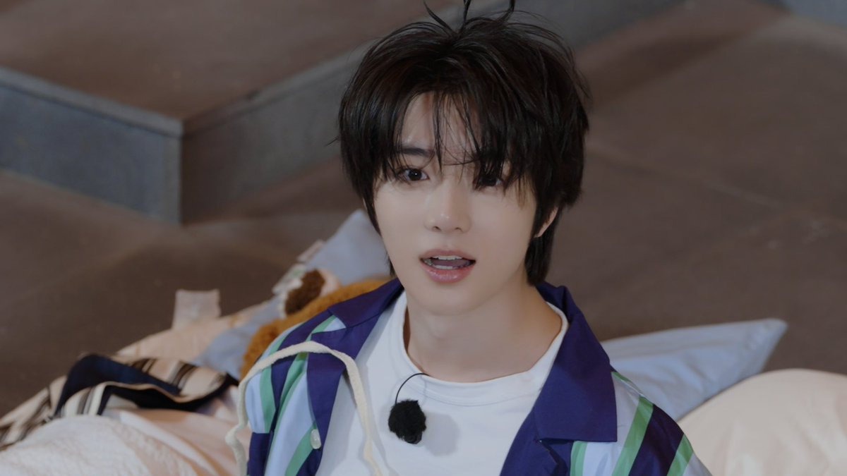 beombyuu's tweet photo. in today’s To Do episode, sleeping is non-negotiable! lights off and blankets ready, so no staying up late allowed. my hair’s doing a little heart, just in case you needed one more reason to behave t__< https://t.co/fZaFb2eGOo